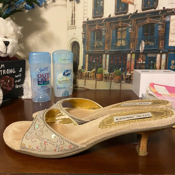 Steve Madden sandals/short heels - Picture 3 of 7